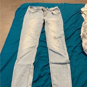 1-Women’s Time And Tru Jeans Size 12
1-Junior Raw Size 11 Jeans
